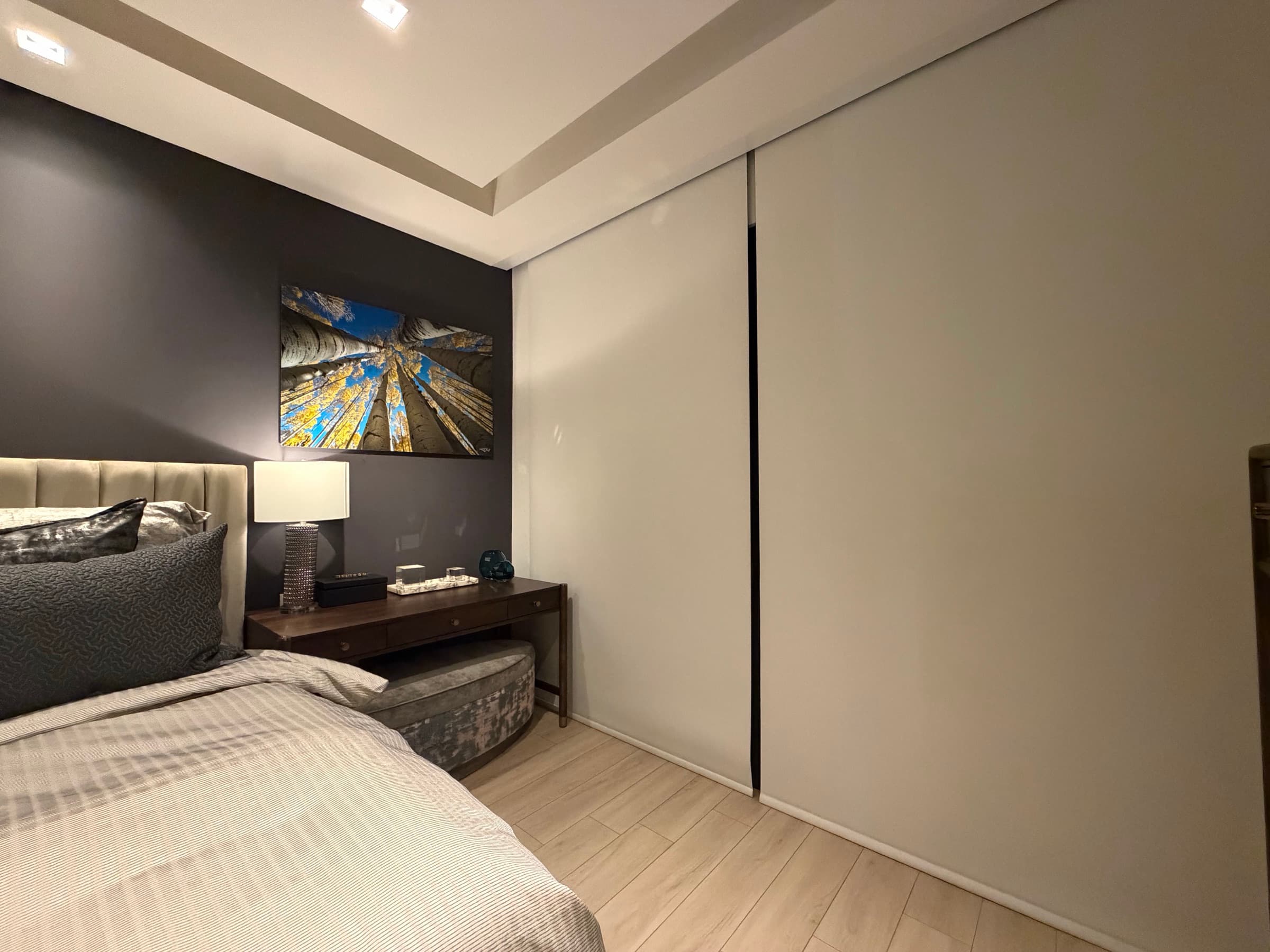 The showroom bedroom with the shades down